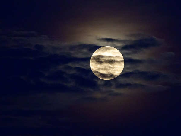 Giải đáp ý nghĩa giấc mơ thấy mặt trăng dự báo may hay xui?