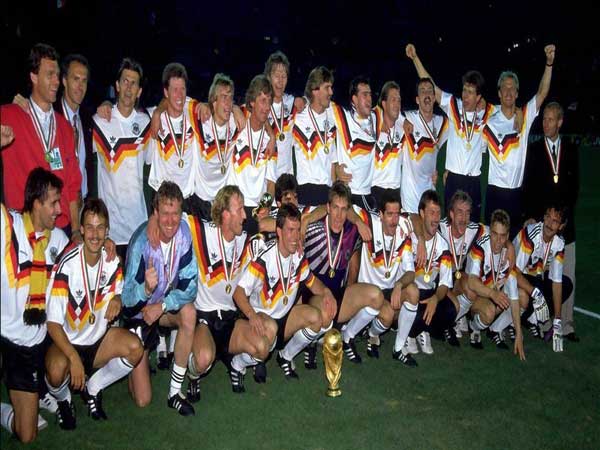 Thủ môn của đội tuyển Đức vô địch World Cup 1990