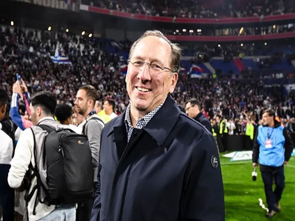 HLV Oliver Glasner do dự tương lai tại Crystal Palace