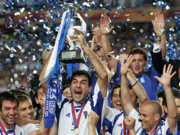 Trận chung kết Euro 2004 diễn ra ở đâu, có gì đặc biệt?