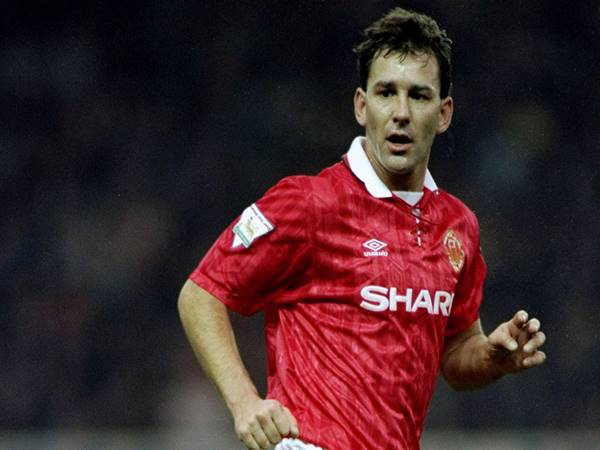 Tiêu chí đánh giá tiền vệ Manchester United xuất sắc nhất như thế nào?