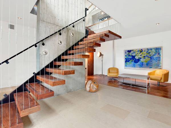 Tìm hiểu ý nghĩa giấc mơ thấy cầu thang chung chung