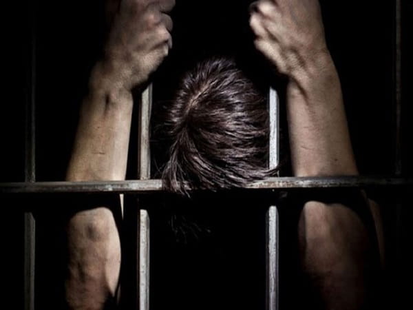 Mộng thấy mình bị bắt đi tù