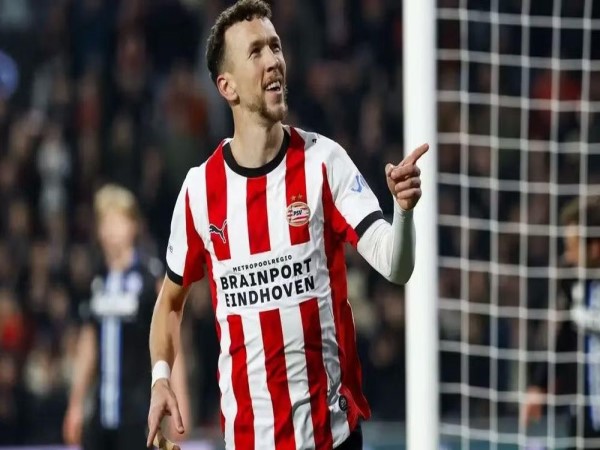 Từ màn ngược dòng điên rồ đến kỷ lục lịch sử Từ màn ngược dòng điên rồ đến kỷ lục lịch sử